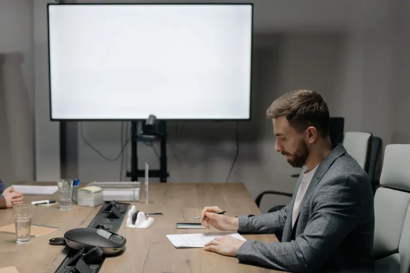 Put the Laptop Away: Why Legal Pads Still Own the Conference Room